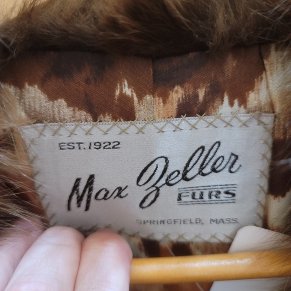 Genuine Fur coat. - Picture 5 of 16